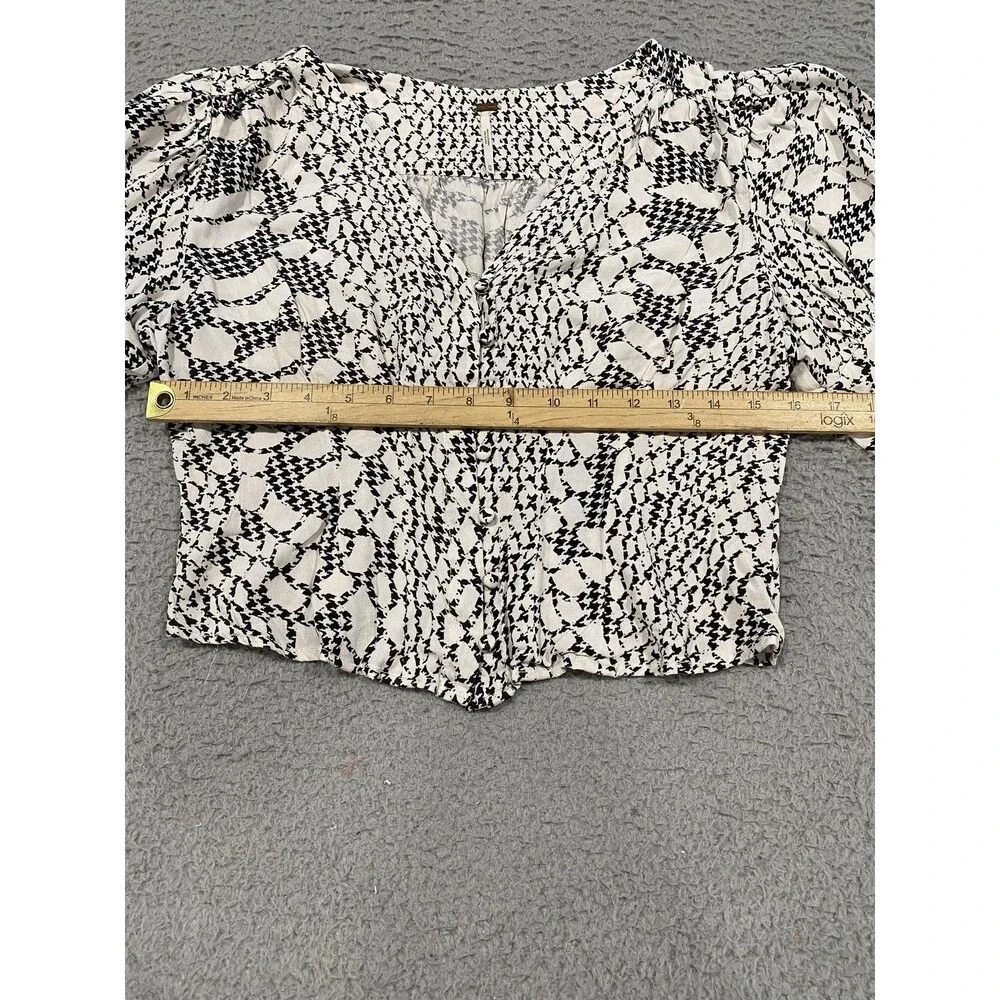 Free People Blouse Womens Medium White Black Animal Print Cropped Puff Sleeve